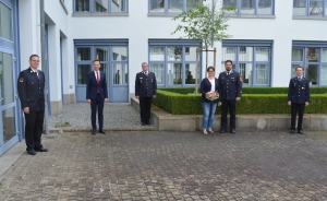 v.l.: KBI Florian Zippel, Landrat Florian Töpper, KBR Holger Strunk, das Ehepaar Johannes und Michaela Grebner, UG-ÖEL Stefan Hübner