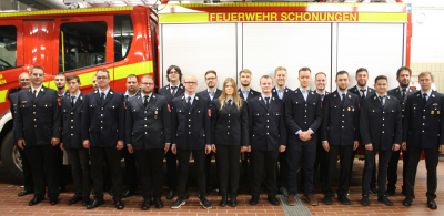 Das Bild zeigt die neuen Fahrzeugmaschinisten mit ihren Ausbildern (von links) KBM Roland Beyfuß und KBI Florian Zippel sowie (rechts) KBM Stefan Hauck und Jan Niklas Kraus