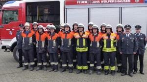 Foto von links: KBM Roland Beyfuß, KDT Klaus Grünewald, Harald Hartmann, Christopher Sell, Felix Mützel, Ewald Sell, Markus Schneider, Jens Sell, Marcel Weber, Otmar Weber, Philipp Schmitt, Marco Steinmetz, Lukas Schmitt, Sofia Hennig, Sebastian Schmitt, KBI Reinhold Achatz, KBM Thomas Heffels